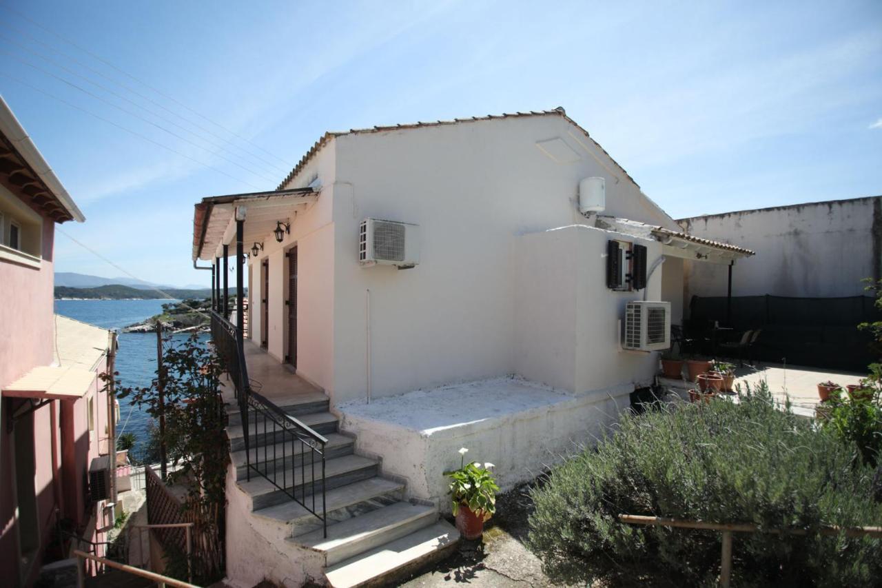 Gabriela'S Seaside House Villa Kassiopi Exteriör bild